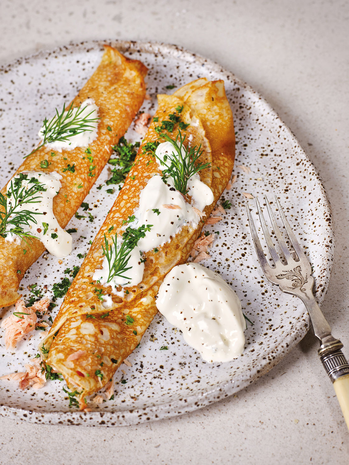 Kefir Crêpes with smoked salmon, pickled onion, sour cream and herbs