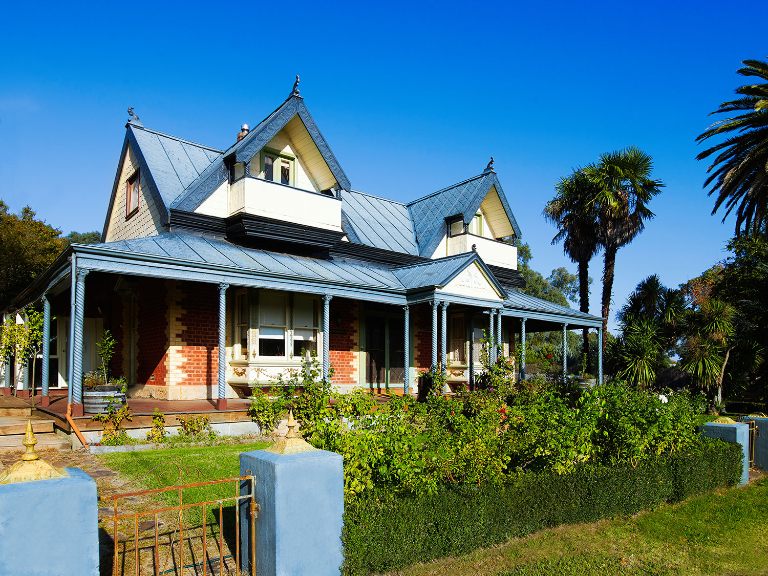 Historic Magnolia House, Mansfield - now home to Ros Ritchie Wines