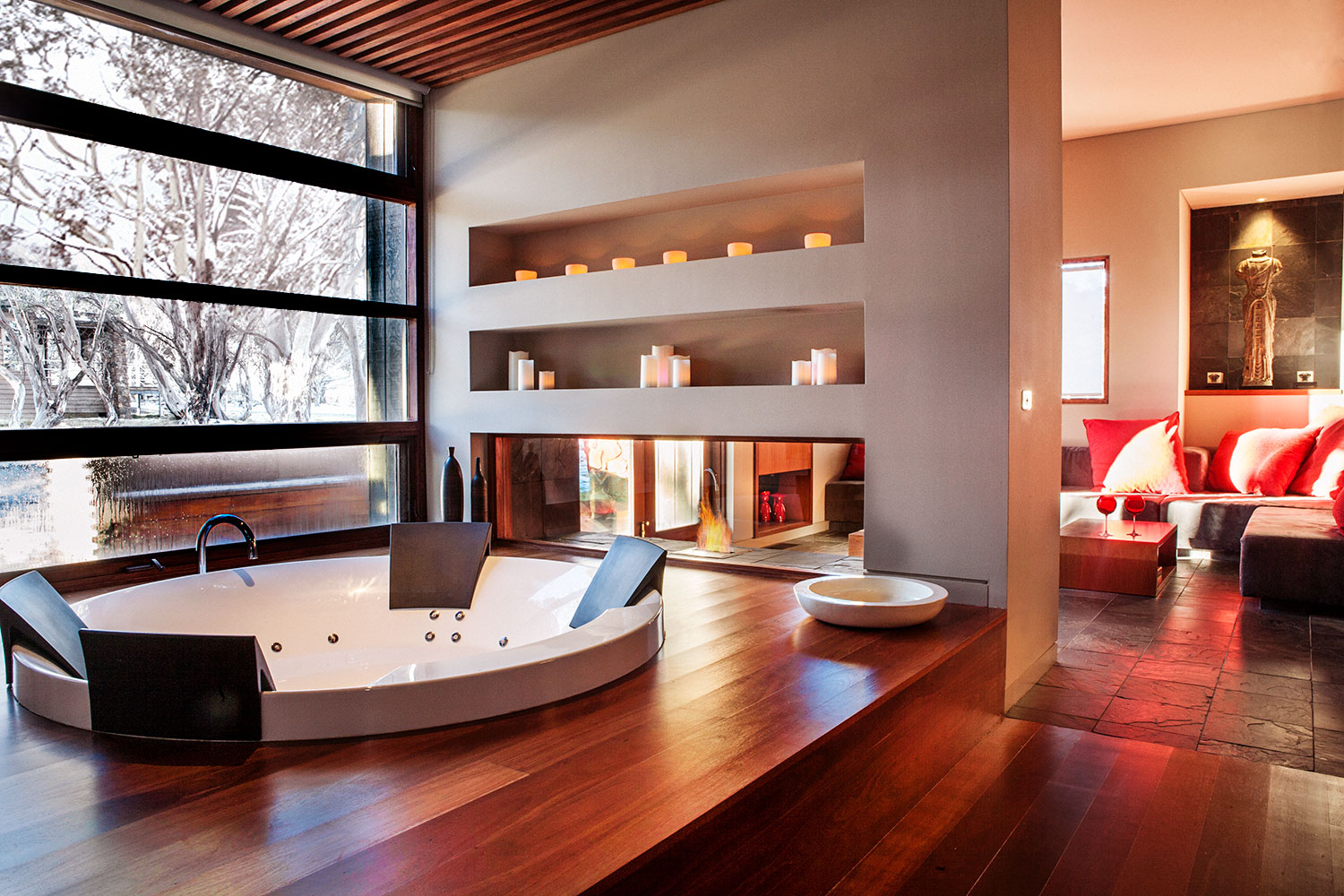 Four-person spa in the adjoining the living room